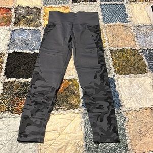 Zyia Camo Legging